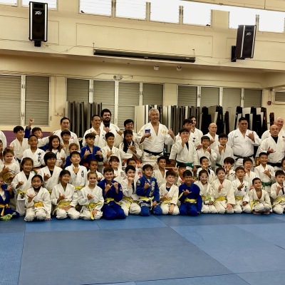 Keiji-suzuki-with-younger-kids-12.23.23